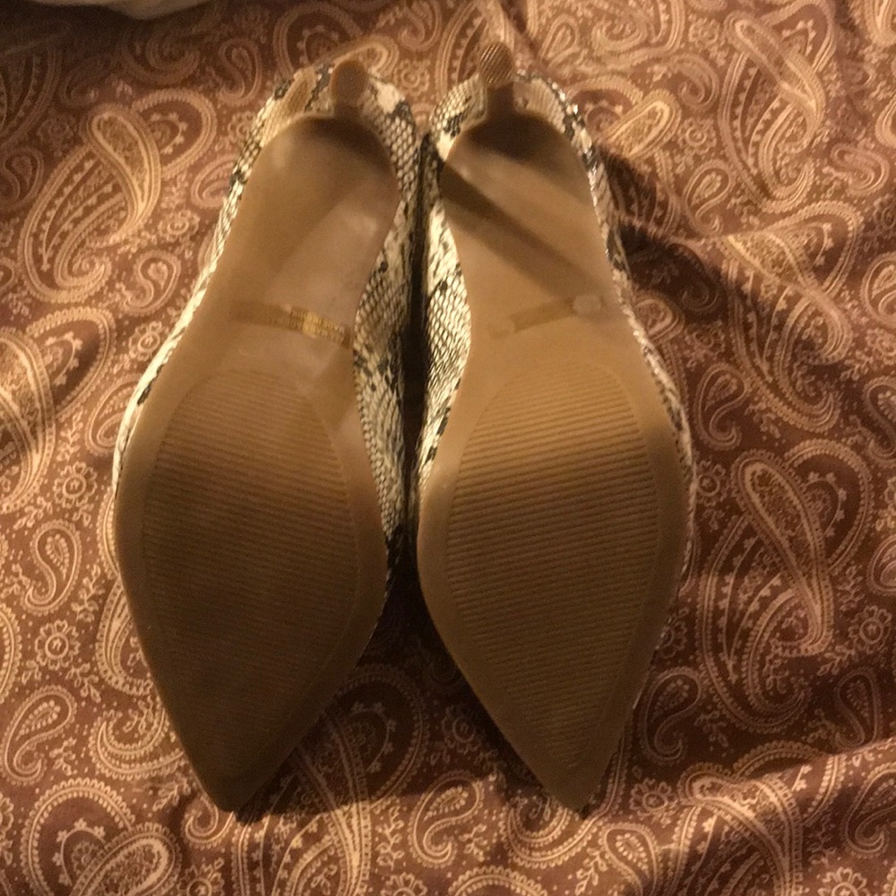 Pumps - Picture 5 of 5